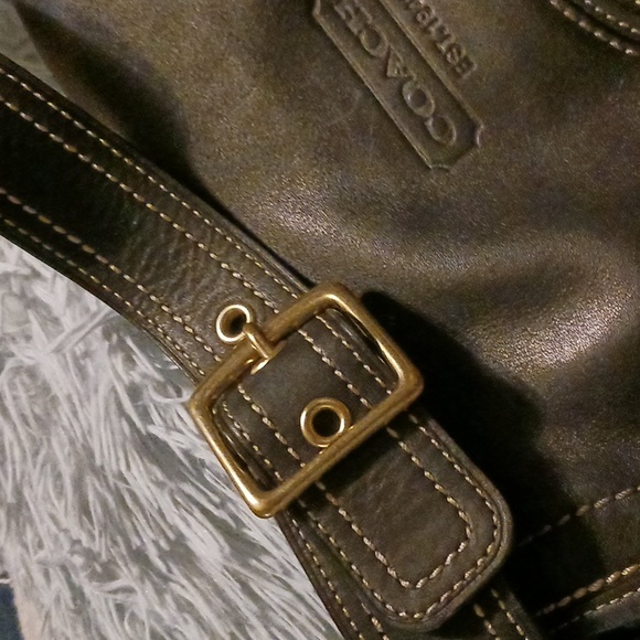 Vintage Coach black leather saddle bag with brass turn-lock clasp and hardware. - Picture 4 of 7